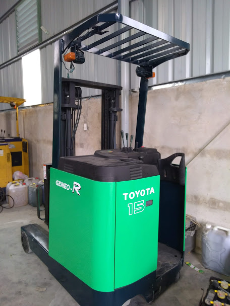 XE NÂNG ĐIỆN ĐỨNG LÁI TOYOTA 1.5 TẤN CŨ