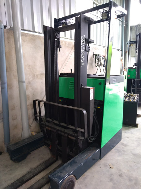 XE NÂNG ĐIỆN 1.5 TẤN TOYOTA ĐỨNG LÁI